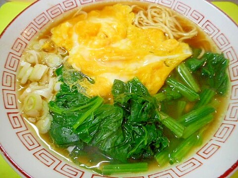 炒り卵とほうれん草の醤油ラーメン